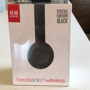 Beats solo 3 wireless headset